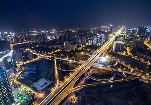 美好 中心 價(jià)值仰望 在城市中軸之上